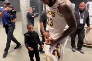 “新一届中国女篮亮相”，双塔的统治能给我们带来别样的精彩嘛？